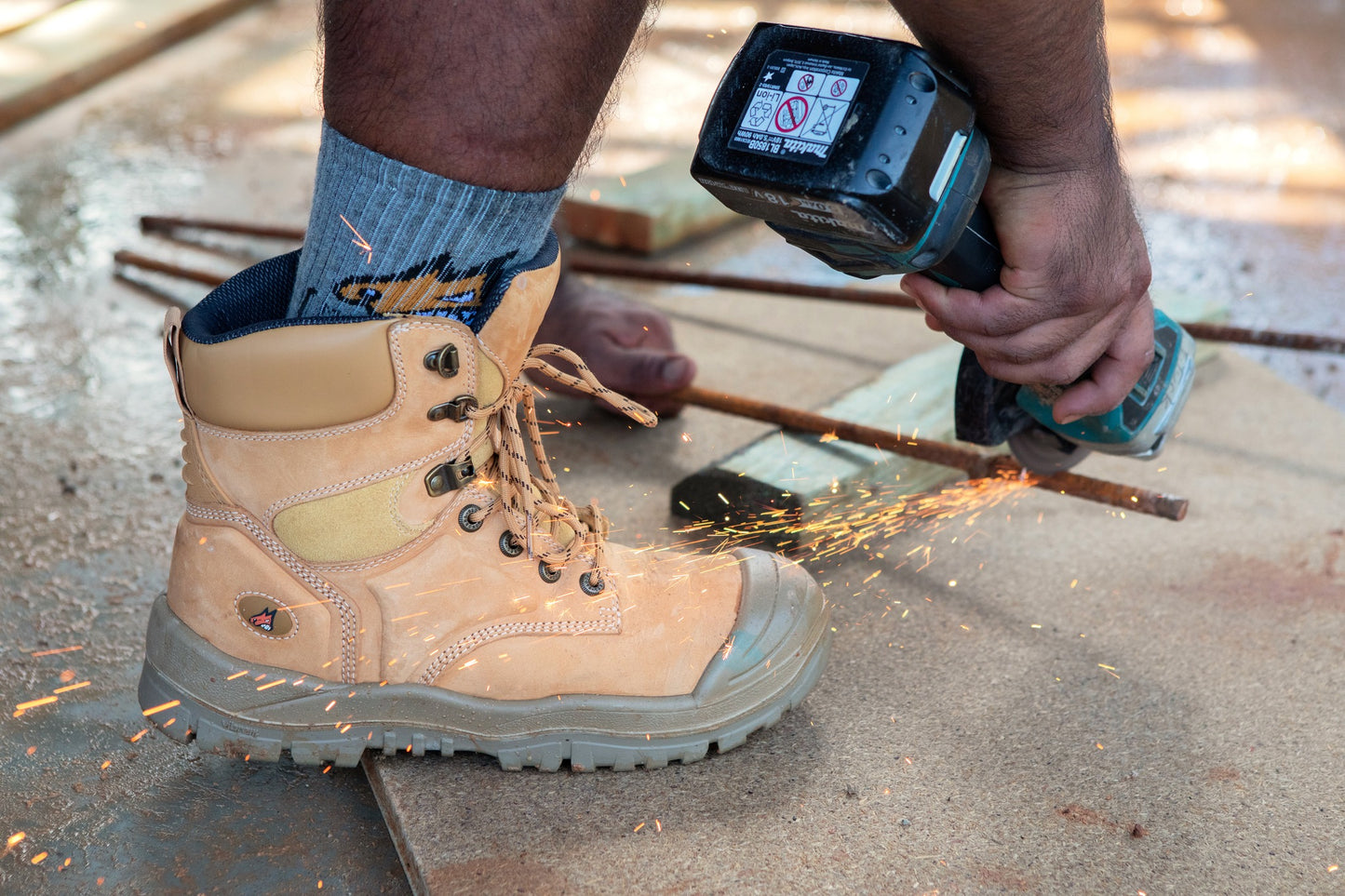 Mongrel 561050 High Ankle Zip-Sided Safety Boot w/ Scuff Cap